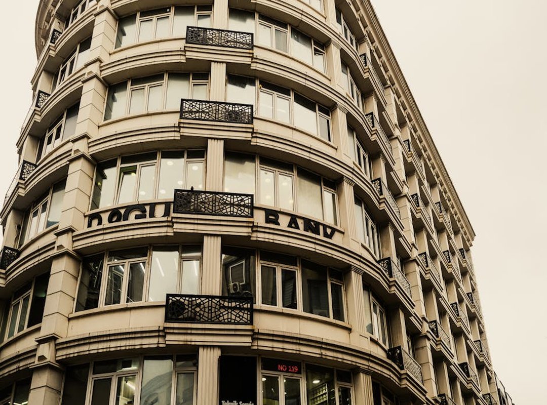 Incorporating Local Landmarks and Environments